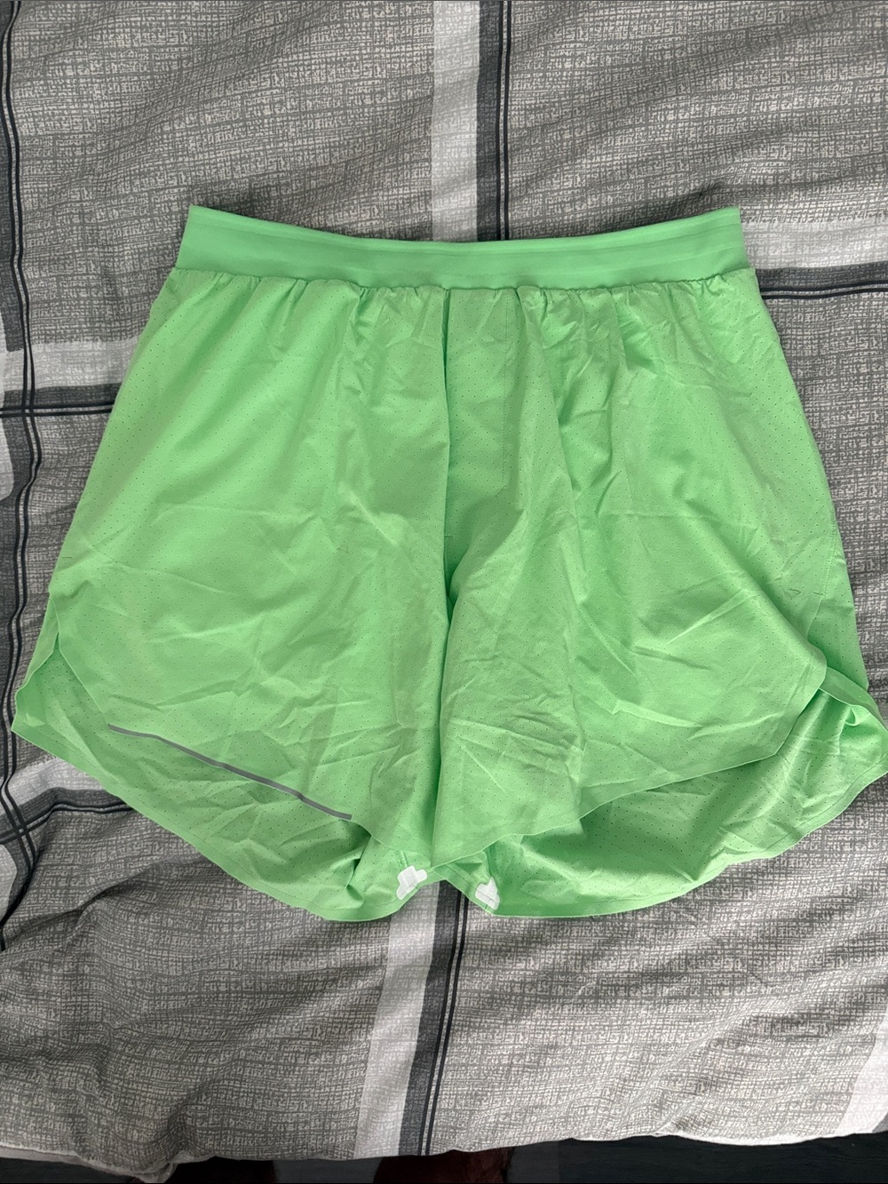 Lululemon men’s  Light Green Athletic Running Shorts with boxerbriefs liner